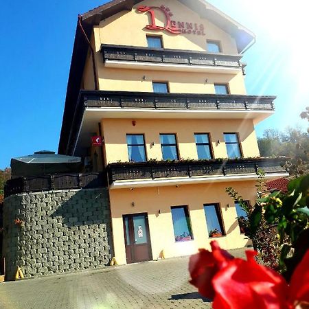 Mediaş Hotel Dennis מראה חיצוני תמונה