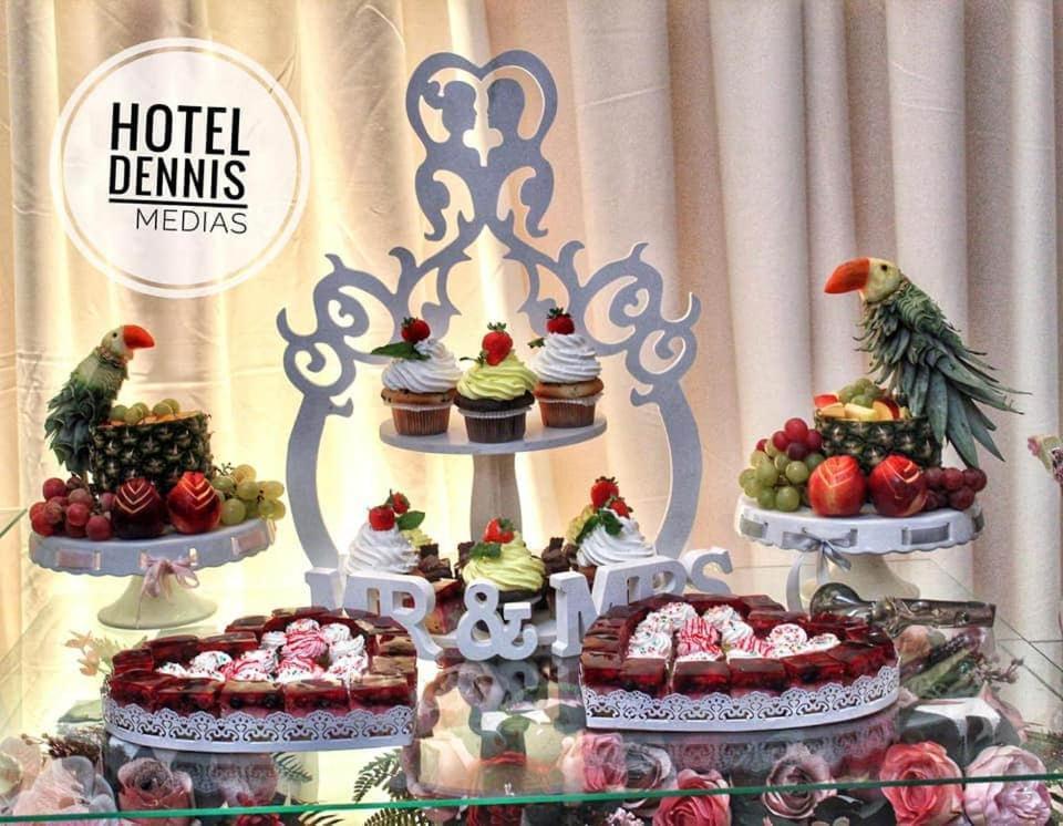 Mediaş Hotel Dennis מראה חיצוני תמונה