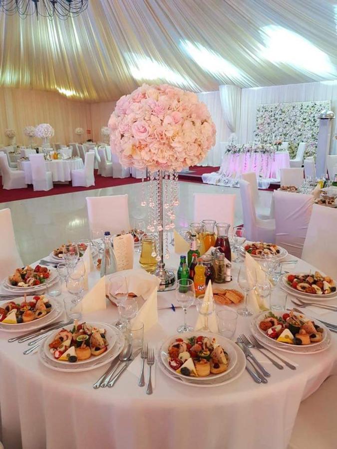 Mediaş Hotel Dennis מראה חיצוני תמונה