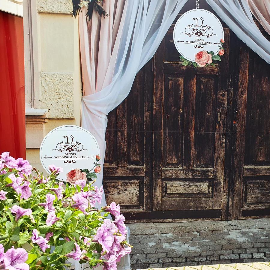 Mediaş Hotel Dennis מראה חיצוני תמונה