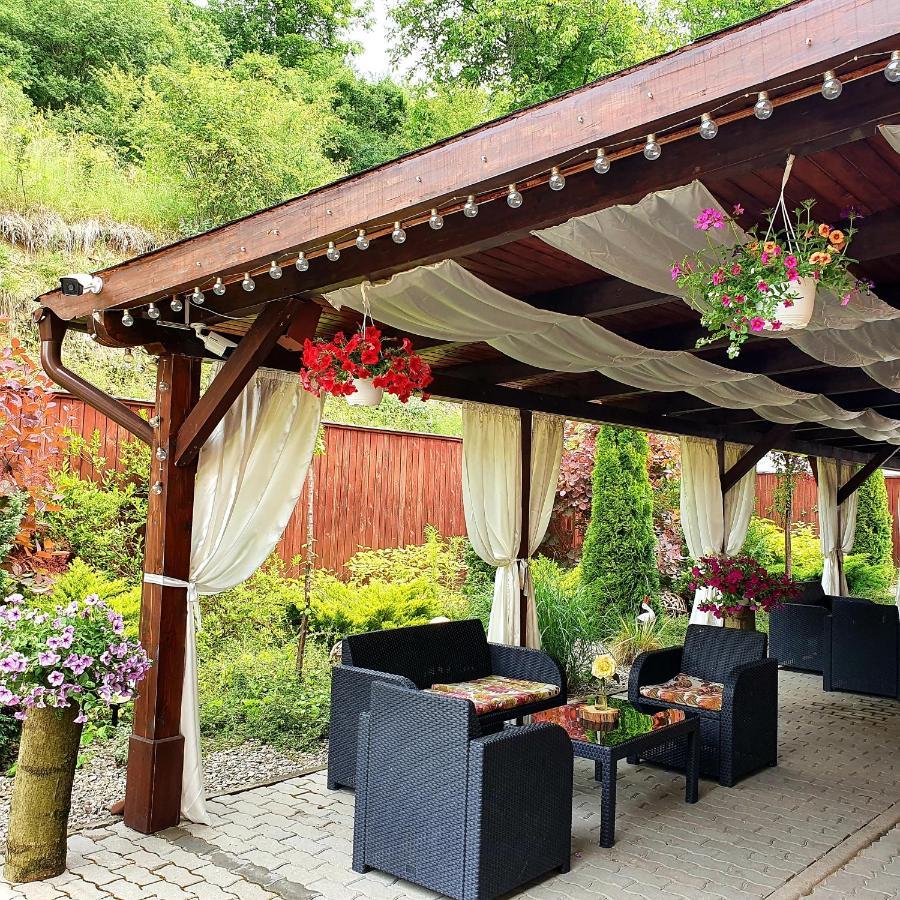 Mediaş Hotel Dennis מראה חיצוני תמונה
