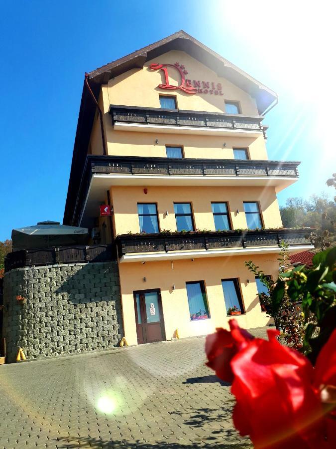 Mediaş Hotel Dennis מראה חיצוני תמונה